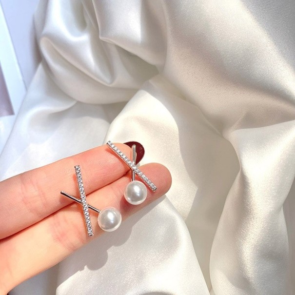 Dames oorbellen met zirkonen en parel zilver