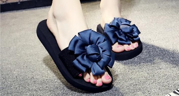 Dames platform pantoffels met bloem donkerblauw 37