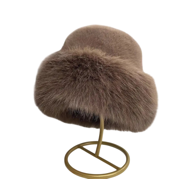 Dames pluche muts 56-58 cm Polyester Warme wintermuts Zacht verwarmend materiaal Comfortabel dragen Stijlvolle accessoire voor de winter bruin