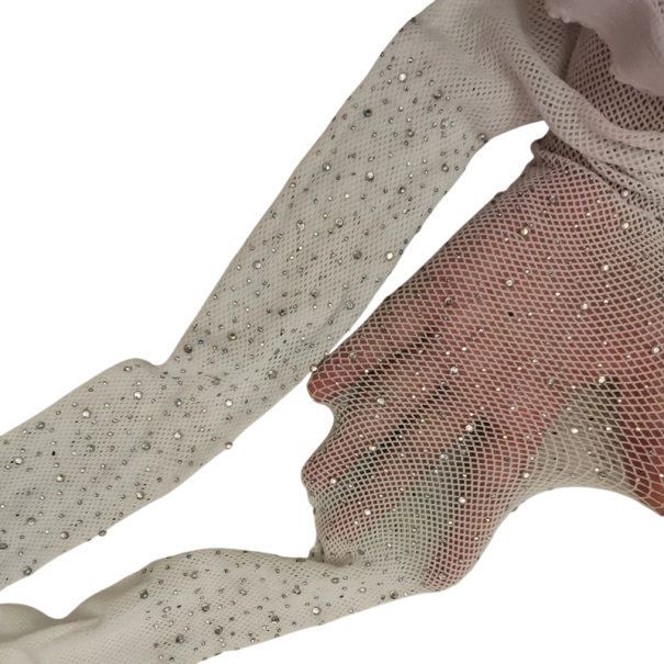 Dames visnetpanty&#39;s met diamantjes en strass steentjes. Glanzende nylonkousen met kristallen. Modieuze visnetkousen voor feestjes. wit