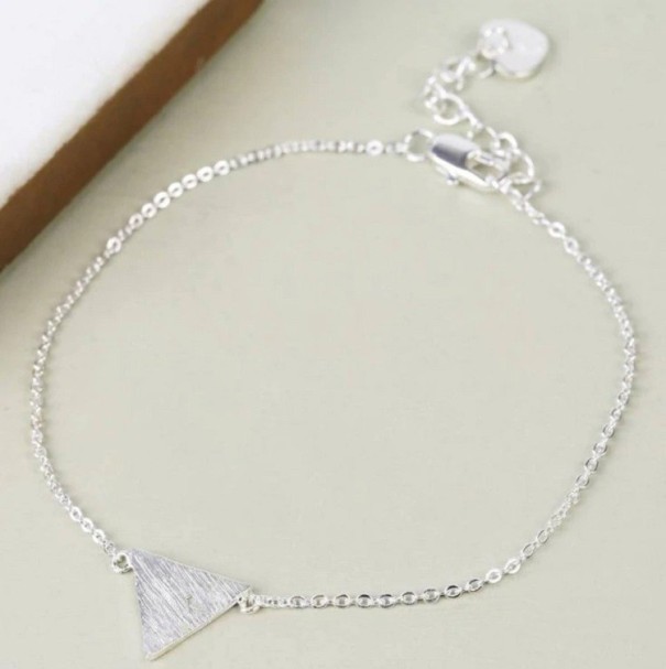 Damesarmband met driehoek zilver