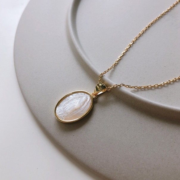 Damesketting met de Maagd Maria en een engel 1