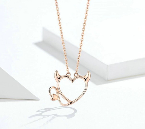 Damesketting met duivelshart 1