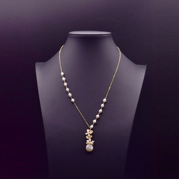 Damesketting met parels en bloemen 1