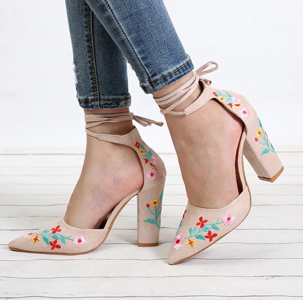 Damespumps met bloemen beige 37