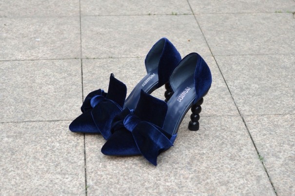 Damespumps met strik donkerblauw 36