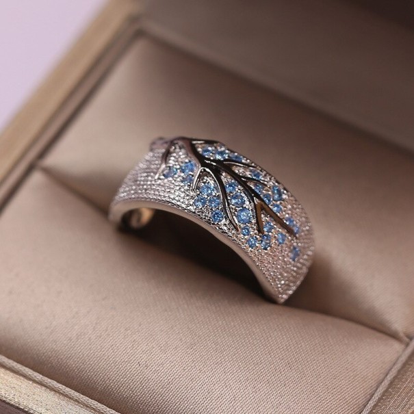 Damesring met een boom blauw