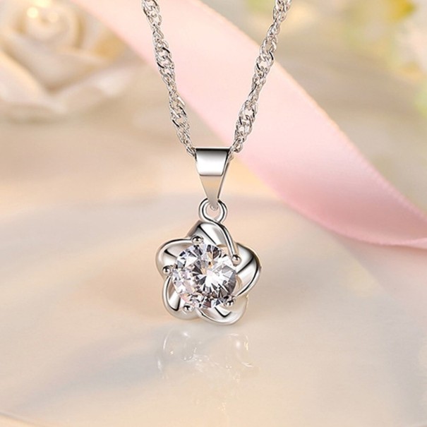 Damhalsband med blomma D423 vit