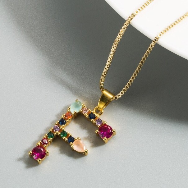 Damhalsband med bokstaven D124 F