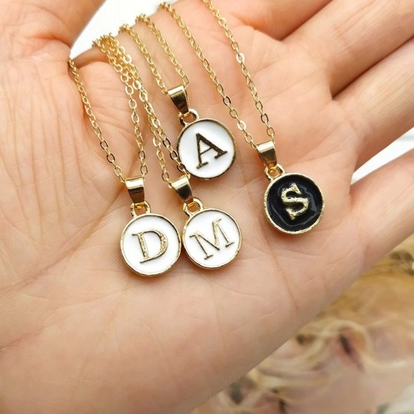 Damhalsband med bokstaven D313