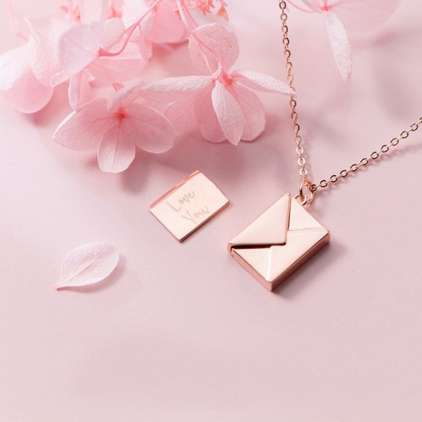 Damhalsband med brevkuvert