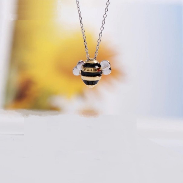 Damhalsband med ett bi G482 1