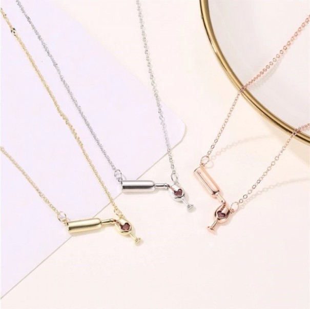 Damhalsband med flaska och glashänge