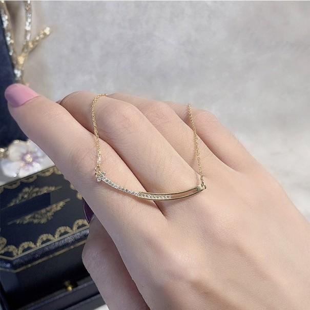Damhalsband med hänge D450 guld