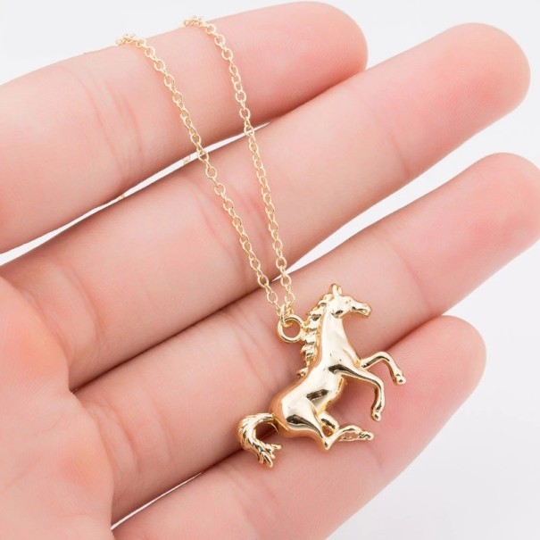 Damhalsband med häst guld 1