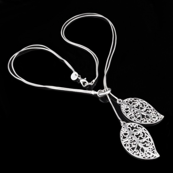 Damhalsband med löv 1