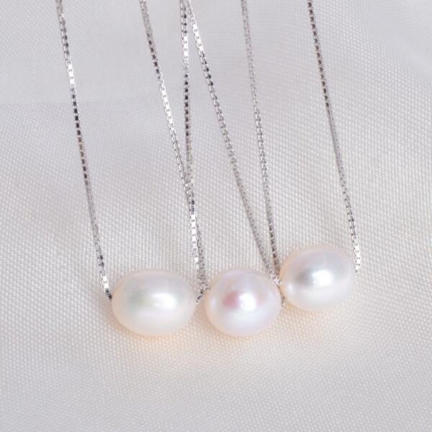 Damhalsband med pärla M30 vit 40 cm