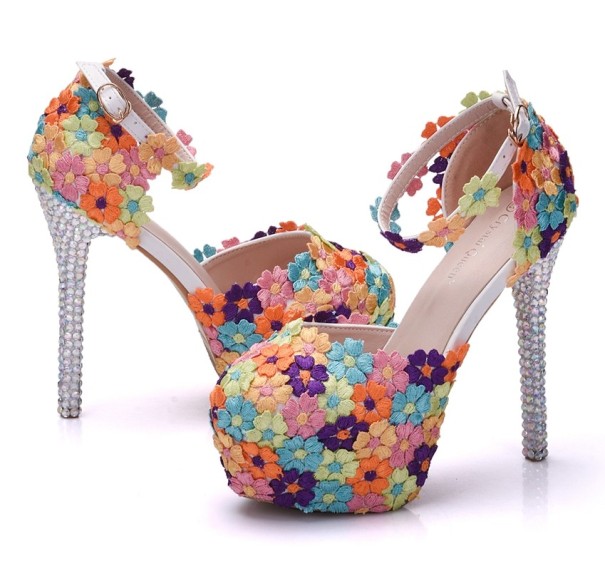 Dampumps med färgglada blommor