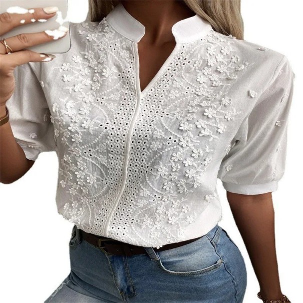Dámska blúzka s kvetinovou výšivkou Elegantný vyšívaný top so stojačikom Krátke rukávy Letná blúzka so vzorom a perforáciou S