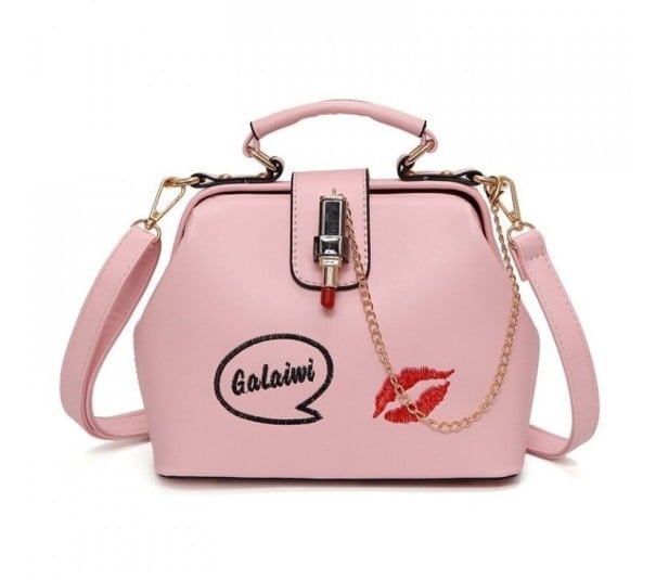 Dámska crossbody kabelka kufríkového tvaru s rámom Ozdoba v tvare rúžu s retiazkou Ucho a dlhý popruh PU kože 22 x 18 x 12 cm ružová