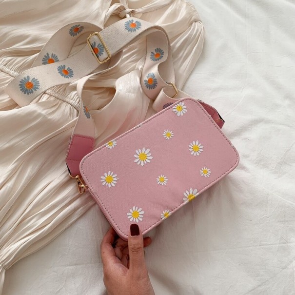 Dámská crossbody kabelka sedmikrásky růžová