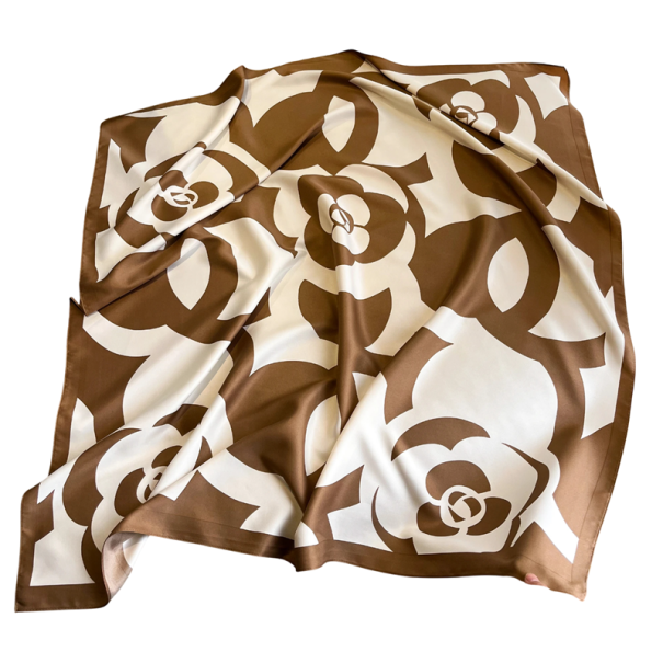 Dámská čtvercová šála 90 x 90 cm Květinový vzor Lehký elegantní doplněk z polyesteru Stylová šála s jemným motivem květin pro každodenní i slavnostní nošení hnědá