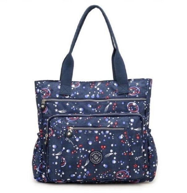 Dámská kabelka přes rameno s potiskem z nylonu a polyesteru 38 x 38 x 12 cm Velká taška se dvěma uchy Dvě přední kapsy na zip a boční kapsy 4