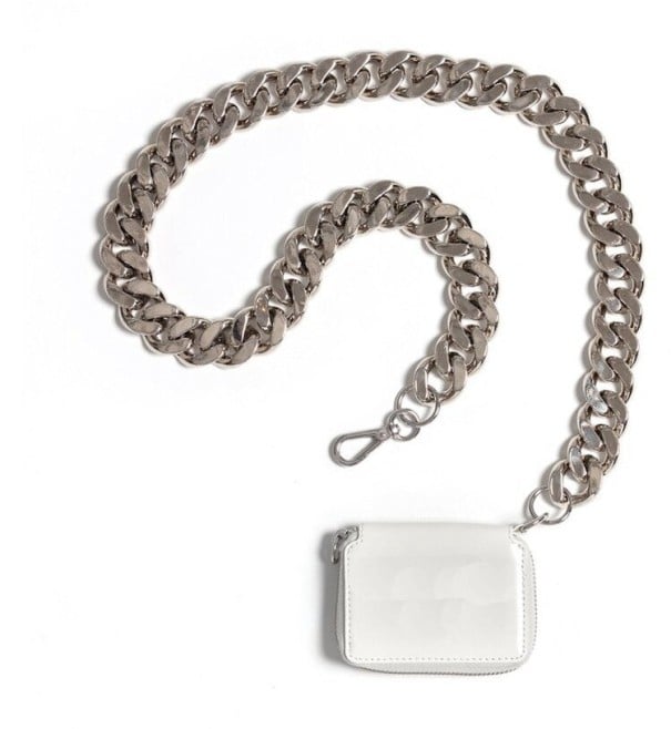 Dámska mini kabelka z PU kože na masívnom striebornom reťaze Malá taštička na zips s karabínou Nositeľná cez rameno 10,5 x 8,5 x 2 cm biela