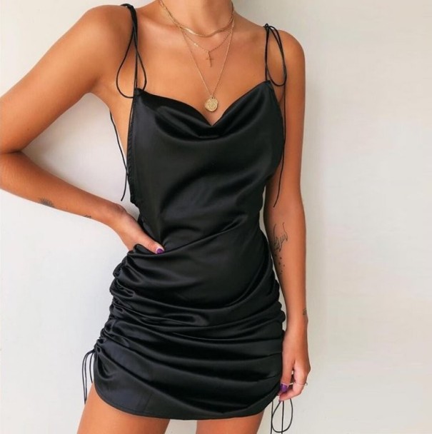 Damska mini sukienka z drapowaniem czarny L