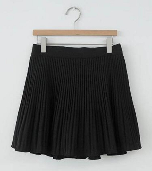 Dámska skladaná mini sukňa G103 čierna M