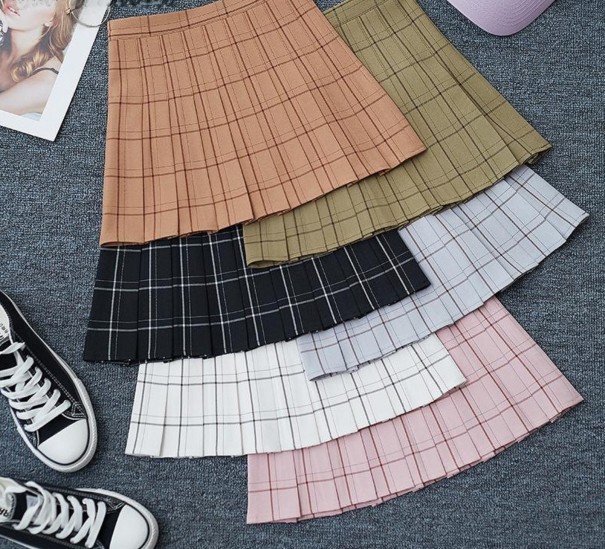 Dámska skladaná mini sukňa kockovaná
