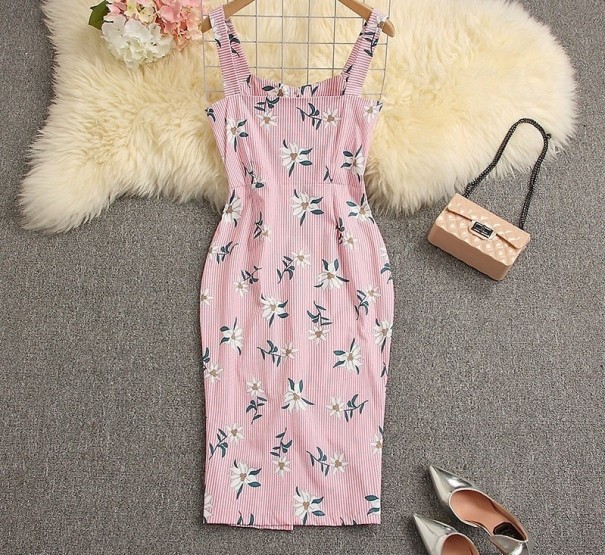 Damska sukienka w paski z kwiatami różowy M