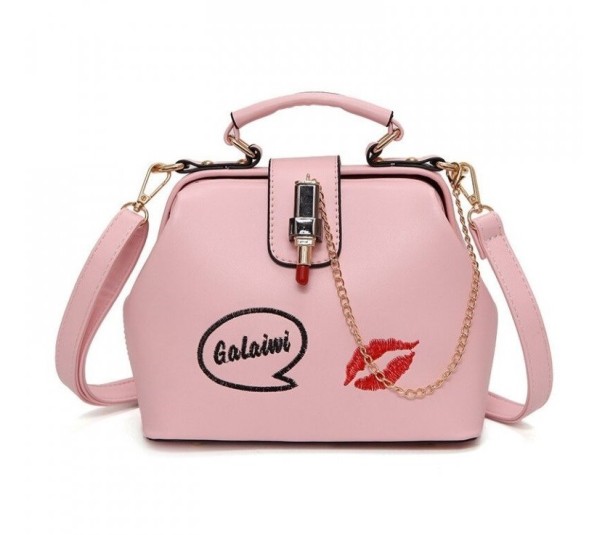 Damska torebka crossbody w kształcie kufra z ramą Ozdoba w kształcie szminki z łańcuszkiem Uchwyt i długi pasek z PU skóry 22 x 18 x 12 cm różowy