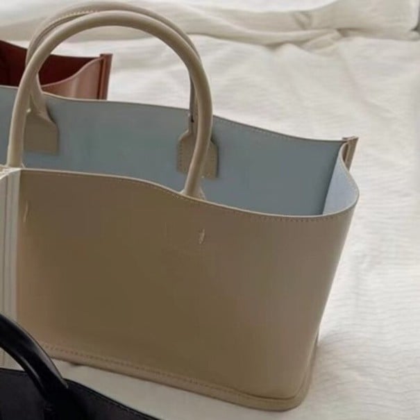 Dámská velká kabelka shopper z umělé kůže Taška do ruky se dvěma uchy Otevřená horní část Hladký povrch Rozměry 35 x 19 x 10 cm khaki