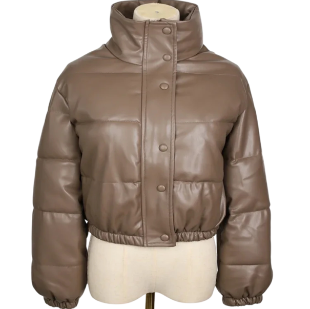 Dámská zimní bunda Vysoký krk Zapínání na zip a patenty Teplé polyesterové provedení Elegantní zimní kabát Pohodlná bunda pro chladné období hnědá M