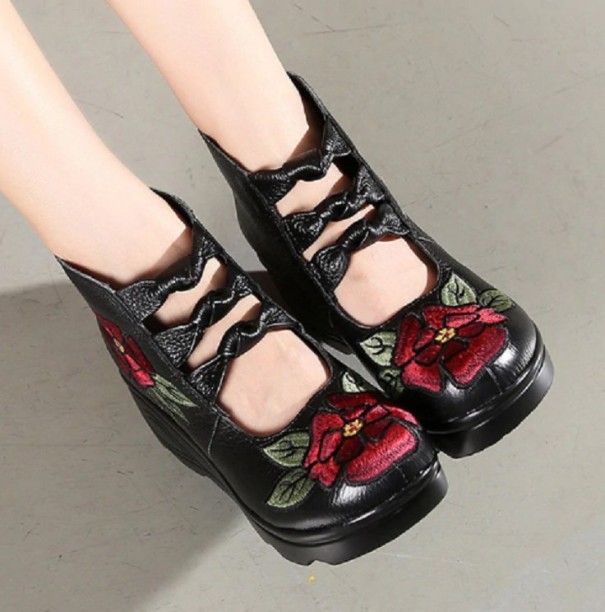 Dámske členkové topánky s kvetinami A658 čierna 39