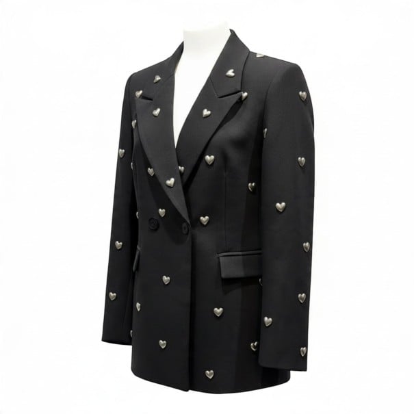 Dámské dvouřadové sako se stříbrnými srdíčky Ozdobné aplikace Špičaté klopy Kapsy Polyester a bavlna Černé Do práce i na večírek M