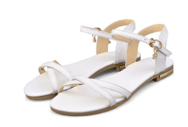 Dámské elegantní sandály na nízkém podpatku bílá 44