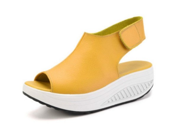 Dámske kožené sandále A692 žltá 42