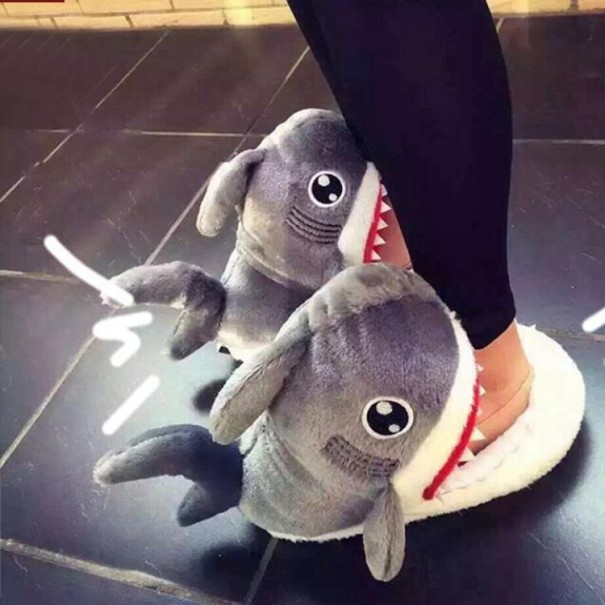 Dámske papuče v tvare žraloka 42