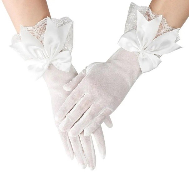 Dámské rukavice s prsty krátké s mašlí a krajkou 28.5x8.5 cm prodyšné bílé společenské rukavice na slavnostní příležitosti béžova