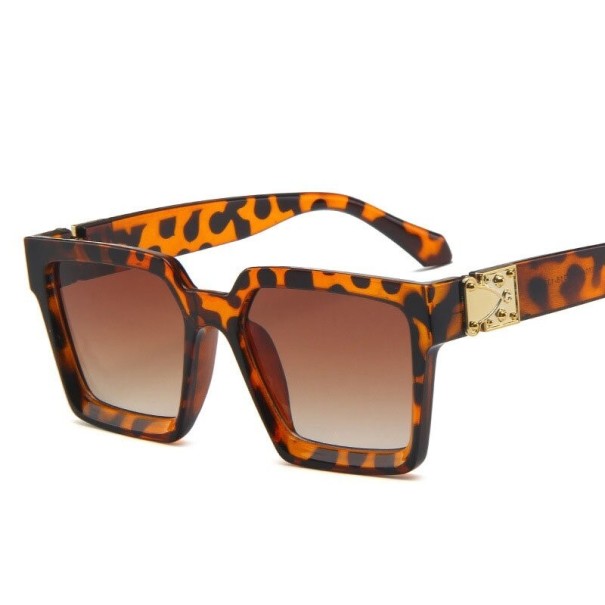 Dámske slnečné okuliare E1343 leopardí