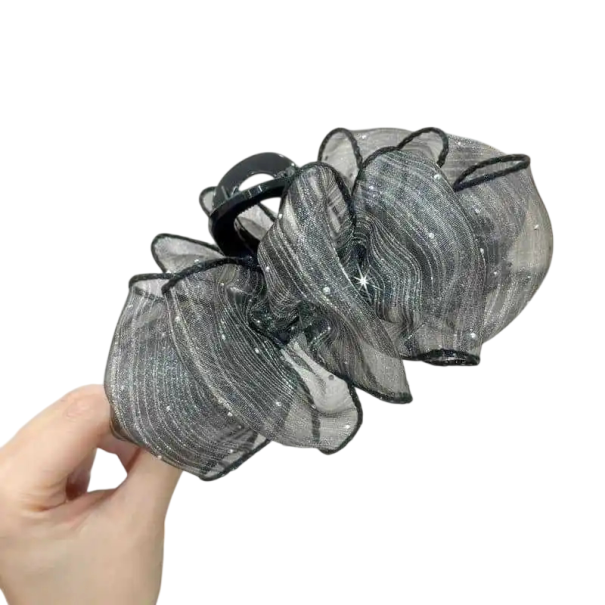 Damski klips do włosów z błyszczącą organzową kokardą Elegancka materiałowa spinka do włosów lekki elegancki dodatek do koków i fryzur szary