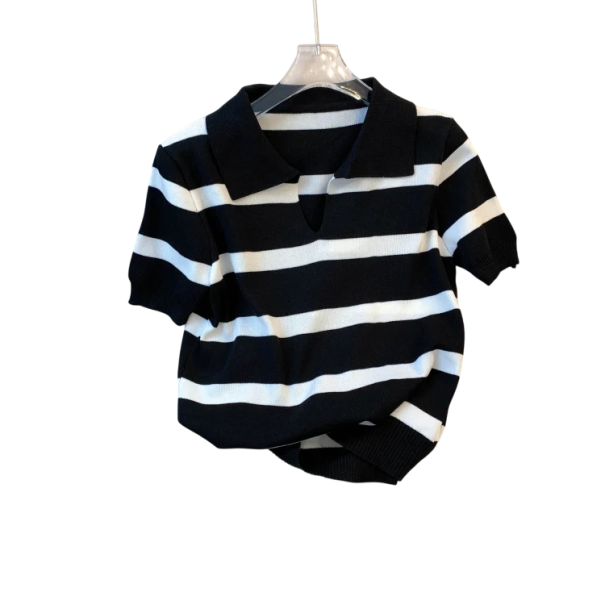 Damski prążkowany crop sweter z kołnierzykiem i krótkim rękawem Elegancki top z poliestru w uniwersalnym rozmiarze Modny prążkowany design czarny