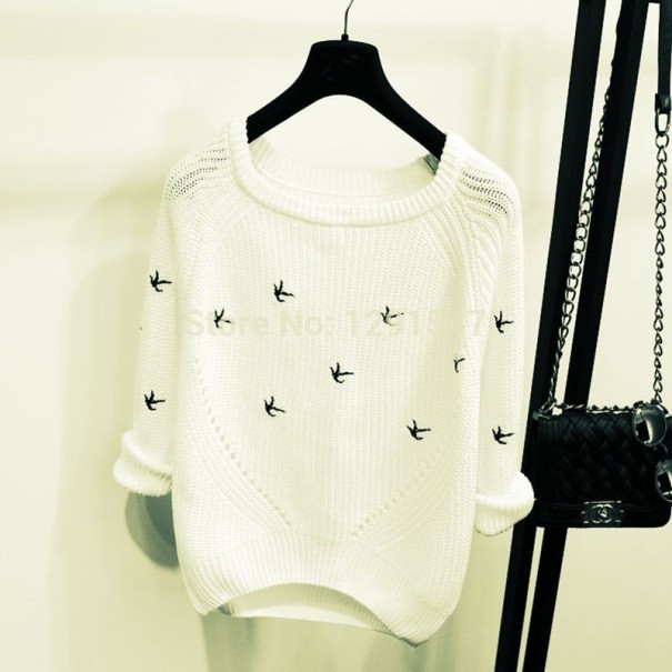 Damski sweter z motywem ptaków kremowy L