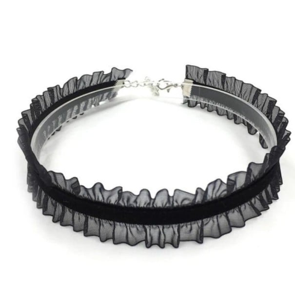 Dámsky choker s krajkou a zapínaním elegantný náhrdelník na krk samet krajkový doplnok pre každodenné nosenie aj spoločenské príležitosti čierna