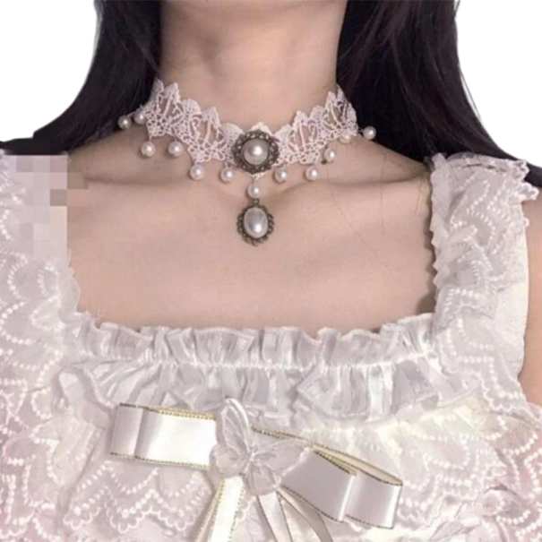Dámsky krajkový choker náhrdelník s príveskom a perlovými ozdobami so zapínaním krajka biela elegantný šperk na krk pre slávnostné nosenie 1