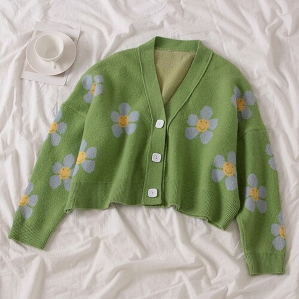 Dámský krátký svetr s květinami zelená