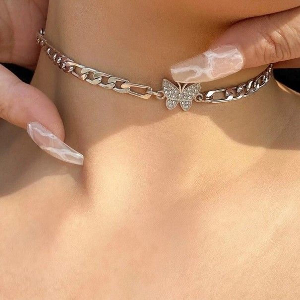 Dámský náhrdelník s motýlem D57 4 Dámský náhrdelník s motýlem D57 4