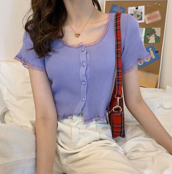 Dámsky pletený crop top s gombíkmi svetlo fialová